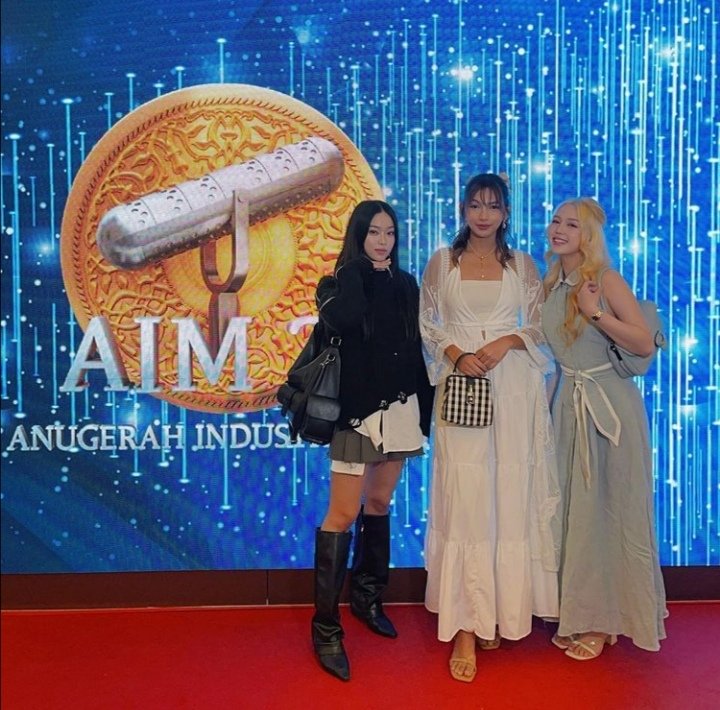 ilafadila05's tweet photo. AIM23 : 11TH SEPT 22 @ ASTRO RIA.
Hopefully one more award in hand inshaAllah 💪
#AIM23
#DOLLABAD
#PersembahanVocalDalamLagu https://t.co/Fs9PFVfANf