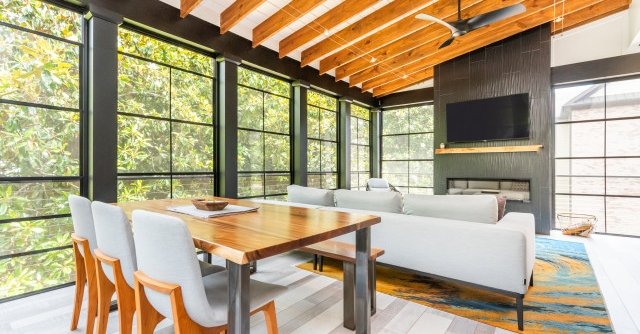 Porch of the Week: Comfy, Low-Maintenance Space Used Year-Round houzz.com/magazine/porch…