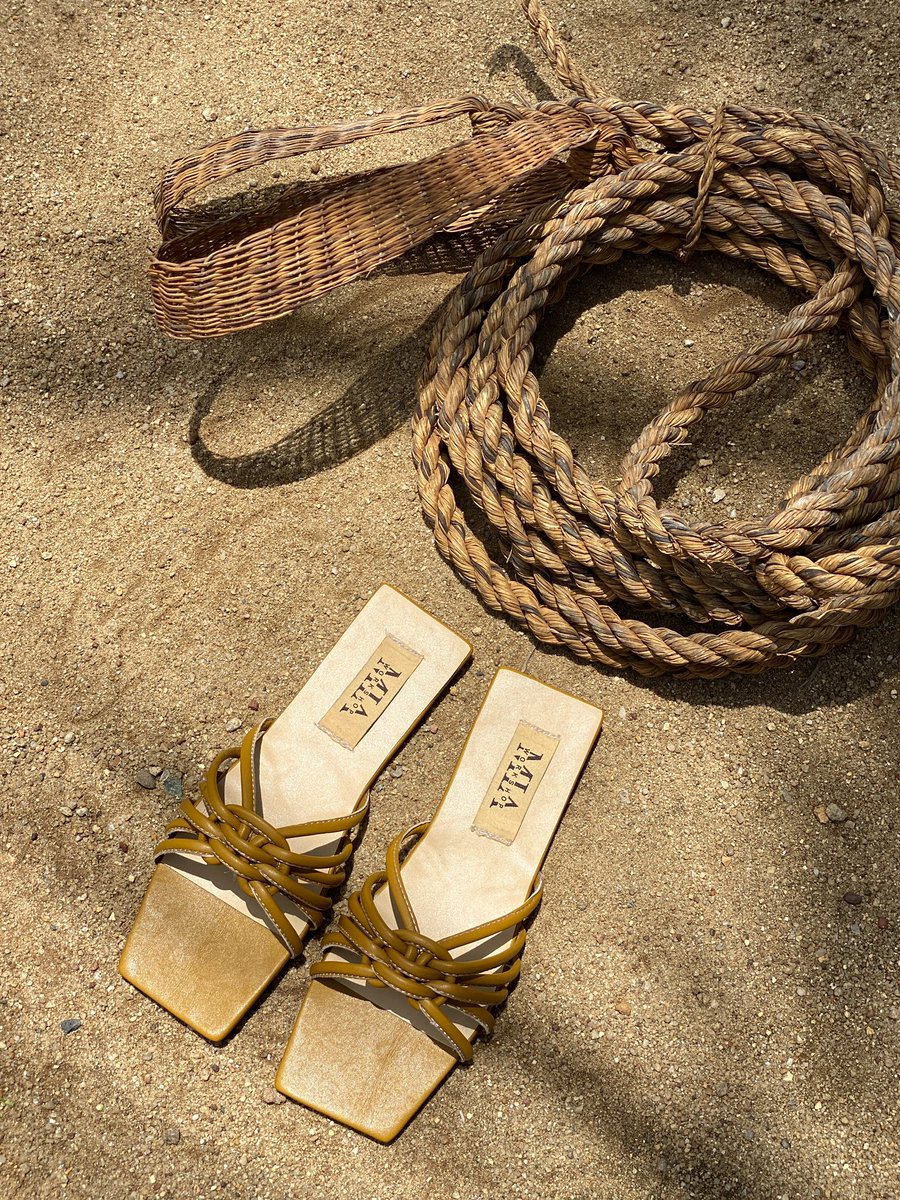 MIAWORKSHOPng's tweet photo. New in!
/IRIS/ 🥨
-
{N•1/4 of the Hi - Lo collection }
-
:Handcrafted and Twisted to perfection 🥨✨
Make a statement with the new IRIS slip ons in beautiful mustard yellow. Set to put you one step ahead of the fashion curve!

____
Price:15,000
Sizes: 35-44 EU https://t.co/ARak5Hnojj