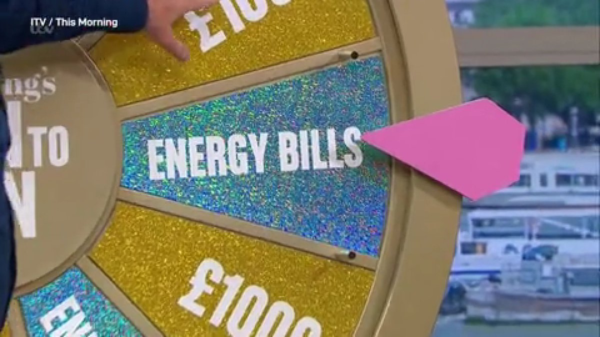 OwenPaintbrush's tweet photo. Phillip Schofield and Holly Willoughby

2019 vs. 2022 https://t.co/ZalladFcZj