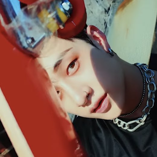 방미
방찬에게
미쳤다