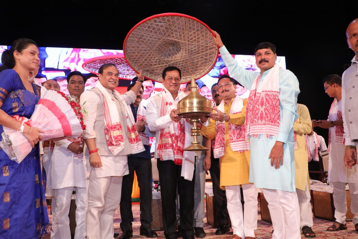 MrSamirSingh's tweet photo. Felicitation programme organised by @BJP4Assam for Hon'ble Union Minister Shri @sarbanandsonwal, who has been inducted
into BJP Parliamentary Board & Election Committee
#HimantaBiswaSarma
#sidhankuankurbarua
#bjymguwahaticity
#bjymdimoriamondal
#AngoorlataDeka
#ranjitdas https://t.co/32wUBKWXSV