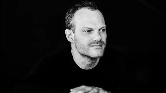 francemusique's tweet photo. Tristesse infinie : Lars Vogt vient de nous quitter. Hommage demain dès 7H40 avec Nicolas Droin @orchambreparis au micro de @jburbain puis avec @EmilieMunera @RodolpheBB @LionelEsparza @AureliMoreau et dans une soirée de concert avec @cl_rochefort 🙏
https://t.co/jKMo1bVhBo https://t.co/PkhwRfsTOD