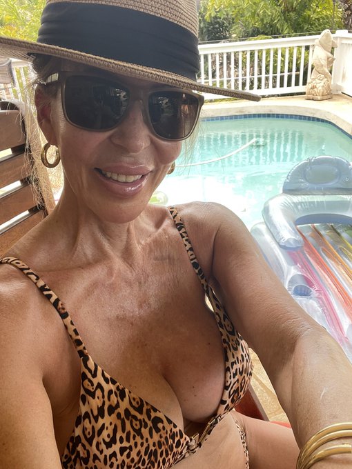 #HappyLaborDay Have a lovely day! XOXO ❤️ https://t.co/jA64qzJ5QE<a href="/tag/happylaborday"class="tags">#HappyLaborDay</a>