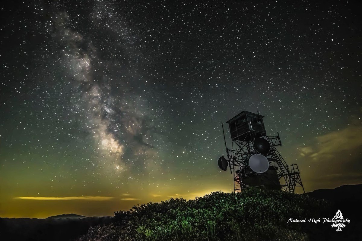 NHPphotos's tweet photo. 'Sky Water'-Being under a river of the Milky Way's flowing sky water is addicting. It transports you to wherever you could possibly imagine. @NHForestRangers @VisitNH #OptOutside #NewHampshire #MilkyWay #NightHike #MountainTop #RewildYourMind #NeverStopExploring #Astrophotography https://t.co/l3yO4SkeCQ