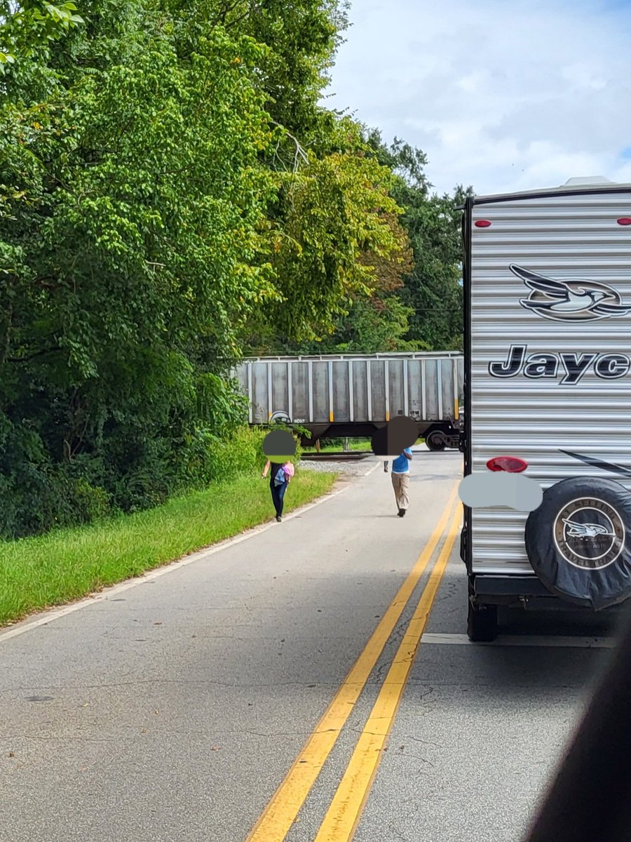 agoolsby2204's tweet photo. RIDICULOUS!! @ossoff, thank you for your dedication to try and find a solution. We've got to! #Juliette #trains https://t.co/0Qe9K8DzHQ