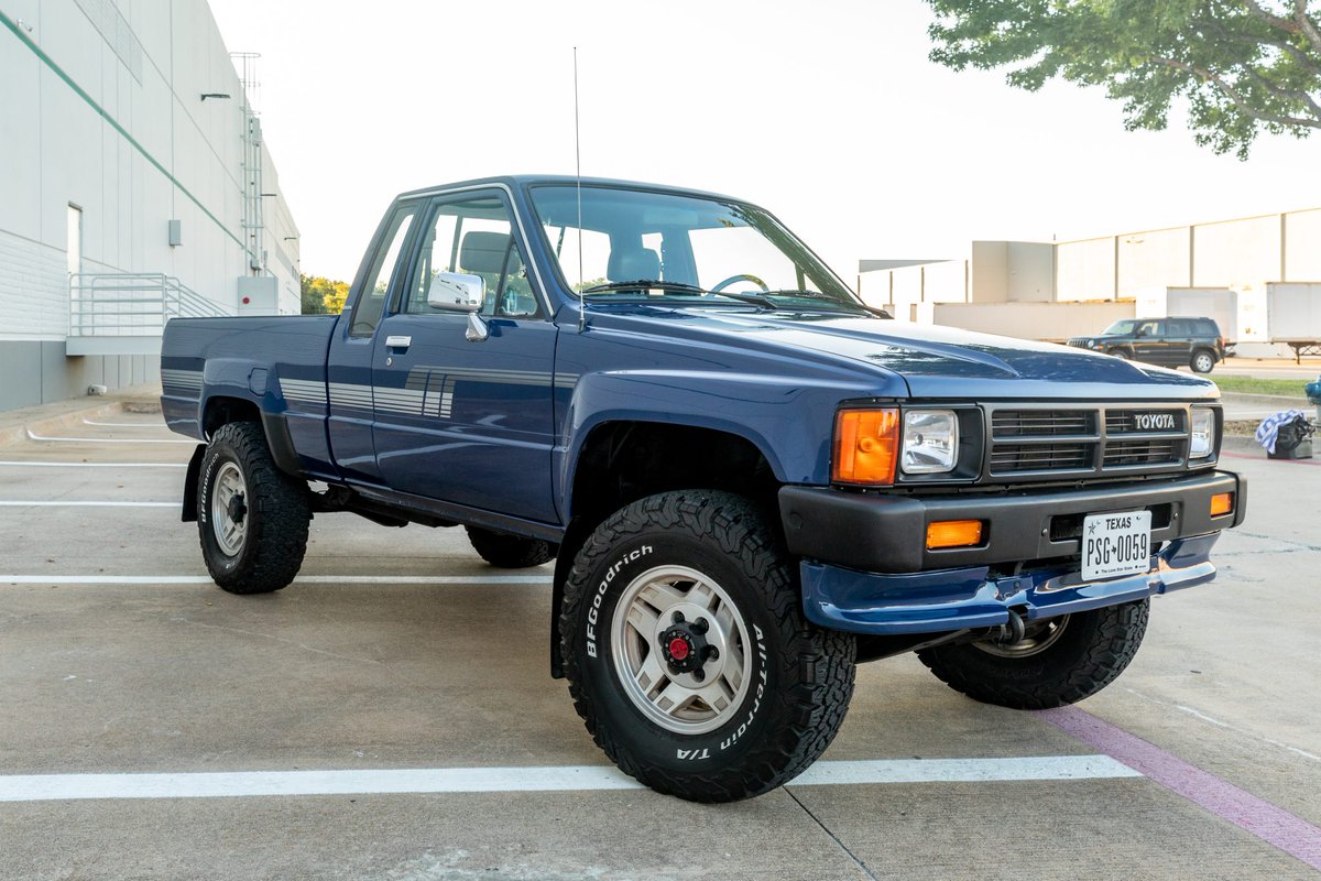 Bringatrailer's tweet photo. Sold: 1987 Toyota Pickup XtraCab 4x4 for $16,750. https://t.co/8DhbKzfj2l https://t.co/6OzIsLLlel