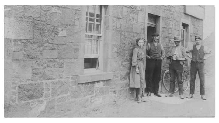 MuseumAbernethy's tweet photo. Mind that time we all sacked off work and went to the #CreesInn for a pint (no, neither do we, totally never happened 😳) #ThrowbackThursday #ThrowforwardThursday... we hope you'll join us there tonight for our final #YS2022 event! We've souvenir programmes and *everything*. https://t.co/XeupnLnSg8