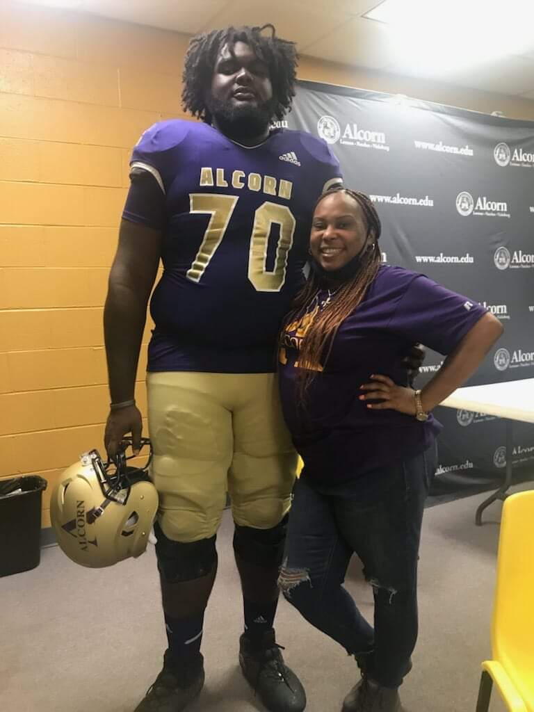 MY STUDENT ATHLETE 🤎💛📚🏈‼️