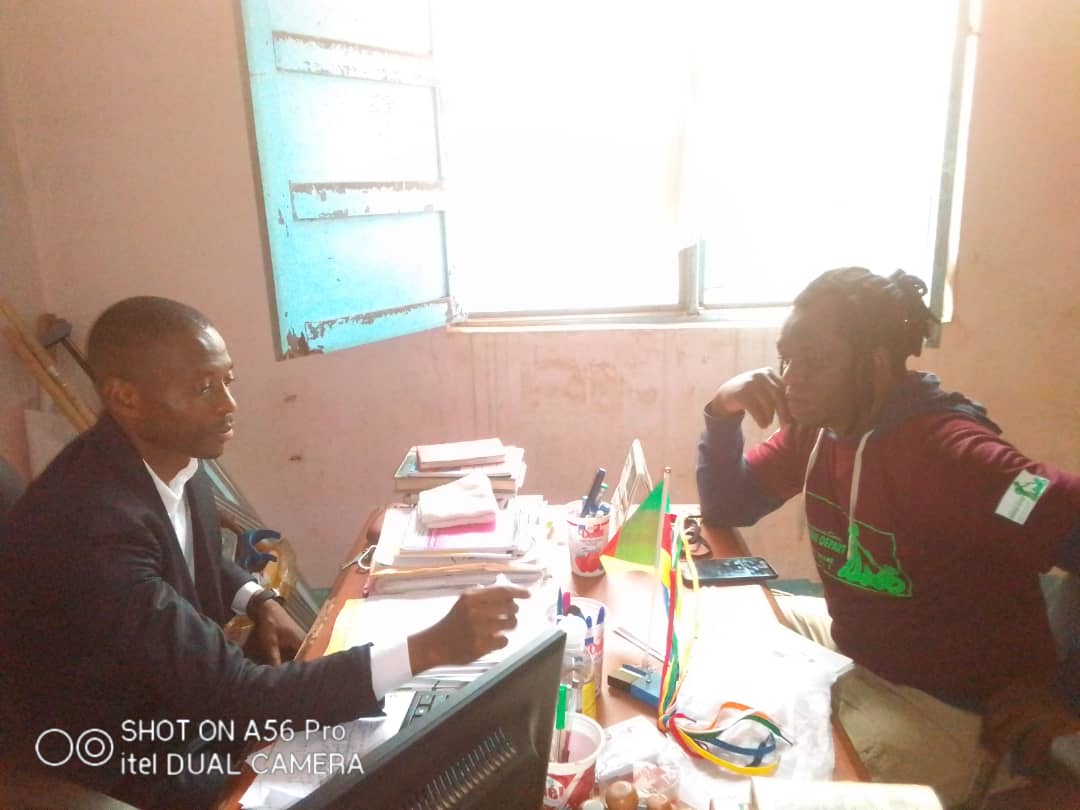 2saint237's tweet photo. Je suis a kribi depuis ce matin pour un programme d'échange et de travail avec les mineurs de la prison de kribi, sous le thème : LA RÉINSERTION SOCIALE (ADAPTÉE)
Ce matin, séance de travail avec Mr le délégué des affaires sociales et son équipe...

#2Saint
#NouveauDépart https://t.co/KOB0RYkpom