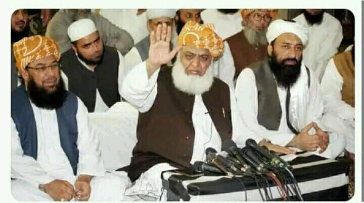 JUIPAK112's tweet photo. دوچیزیں کسی بھی ریاست کی بقاءکی ضمانت ھواکرتی ھیں ایک معیشت اوردوسرادفاع،جب حکومت میں تھاتوپاکستان کومعاشی طورپرتباہ کردیااب حکومت سےباھرآکرپاکستان کےدفاعی فصیل میں دراڑڈال رھاھے۔اسکےپاکستان توڑنےکےایجنڈےکوھم12سال س طشت ازبام کرتےچلےآرھےھیں
بنےگی اسطرح تصویرِجاناں ھم نہ کہتےتھے https://t.co/zH8Pyb4HIu