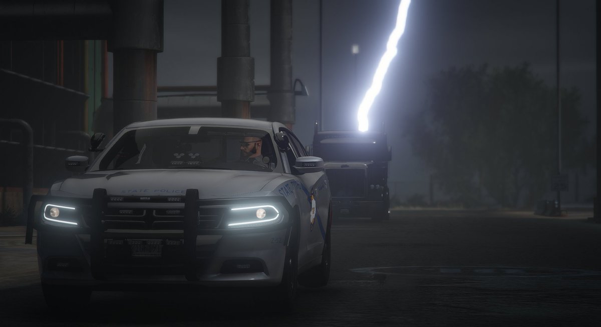 rp_sar's tweet photo. State Police waiting in the shadows 

📸 - Blake N.

#LawEnforcement #RP #GTAV #FiveM #sarrp #statepolice https://t.co/m0HyAbfrzS