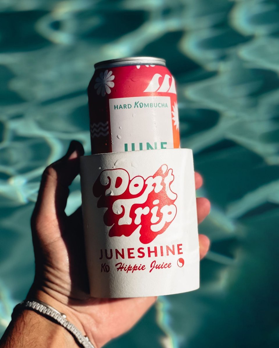 Last thing you should be doing today is working hard to keep your drink cold 💦 

 The Hippie Juice Koozie by <a href="/codyko/">codyko</a> x @freeandeasy 👉 bit.ly/CodyKoozie

#JuneShine
