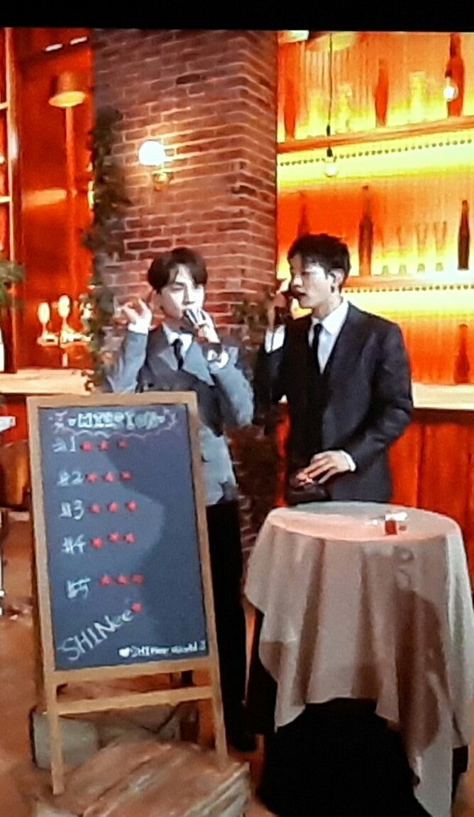 freakeychoice's tweet photo. "they bicker a lot but strangely, they're always together." https://t.co/lGWR15JiJx
