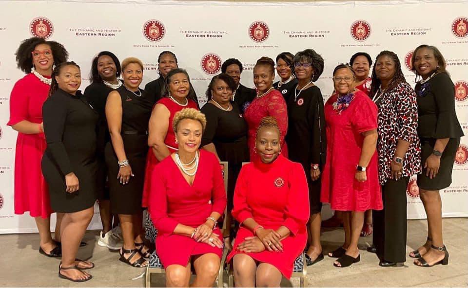 easternregdst's tweet photo. Thank you to all the chapter presidents. We โค๏ธ this picture of the MD and DC chapter presidents at #ERC2022. #DSTRC2022 #ElevatingExcellence #EpicSisterhood https://t.co/GNgoEGI2hq