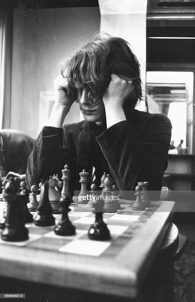 Chessincolour's tweet image. This hunk of man is the main reason I’ve grown out my hair. Still waiting for it to make me a top GM though. Anyone know who it is? #chessgoals