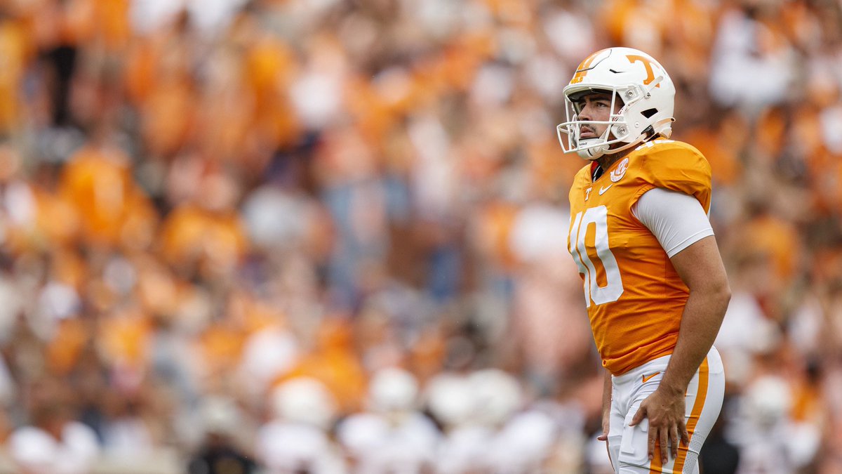 maxgilbs7's tweet photo. After a great conversation with @CoachEkelerUT, I am honored to receive an offer to the University of Tennessee!! #GBO 🍊🍊 @LausanneFB @HKA_Tanalski @JoshJasper30 @coachjoshheupel https://t.co/QGKMsXyAql