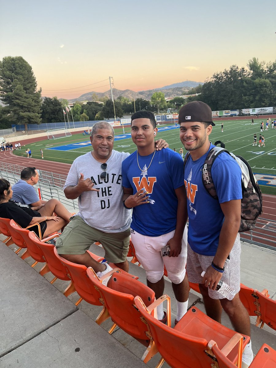 BSamson209's tweet photo. Proud of my two favorite Westlake Warriors for their passion, positive energy, win or lose they always inspiring their @_WHSFootball_ JV and Varsity teammates.
Wishing you both Brian "Kekoa" Samson @Fiji.my.water and @isaiah_sepand 

#WestlakeWarriorsfootball
#Samsonlife https://t.co/O2sQgNX0Ta