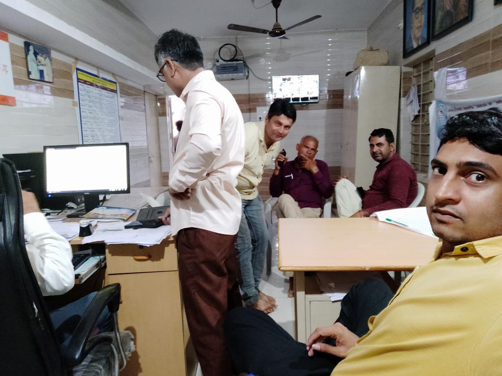 અસંગઠિત મજુરો માટે E sram card અને હોસ્પીટલમા મફત સારવાર મળી રહે તે માટે PMJAY card નો ગામડા ના છેવાડાના લોકોને લાભ મળી રહે તે માટે <a href="/DDORAJKOT1/">District Panchayat Rajkot</a> ની સુચનાથી ઝુંબેશના ભાગ રુપે રાત્રીના કેમ્પ કરીને ગ્રામ પંચાયતે જ કાડઁ કાઢી આપવામા આવ્યા..<a href="/DDORAJKOT1/">District Panchayat Rajkot</a> <a href="/CMOGuj/">CMO Gujarat</a>