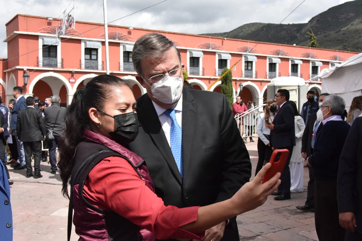 m_ebrard's tweet photo. Siempre me ha gustado Pachuca,su gente es cálida y noble. Hoy la visitó con motivo de la toma de posesión del Gobernador Julio Menchaca. Éxito Hidalgo!! https://t.co/UCdjBVucyK
