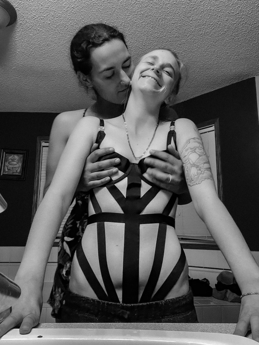 Dom007Master's tweet photo. Who’s buying us lunch ? #findom #findommistress #findomgirls #findomqueen #funtimes https://t.co/F6yjf1Ighj