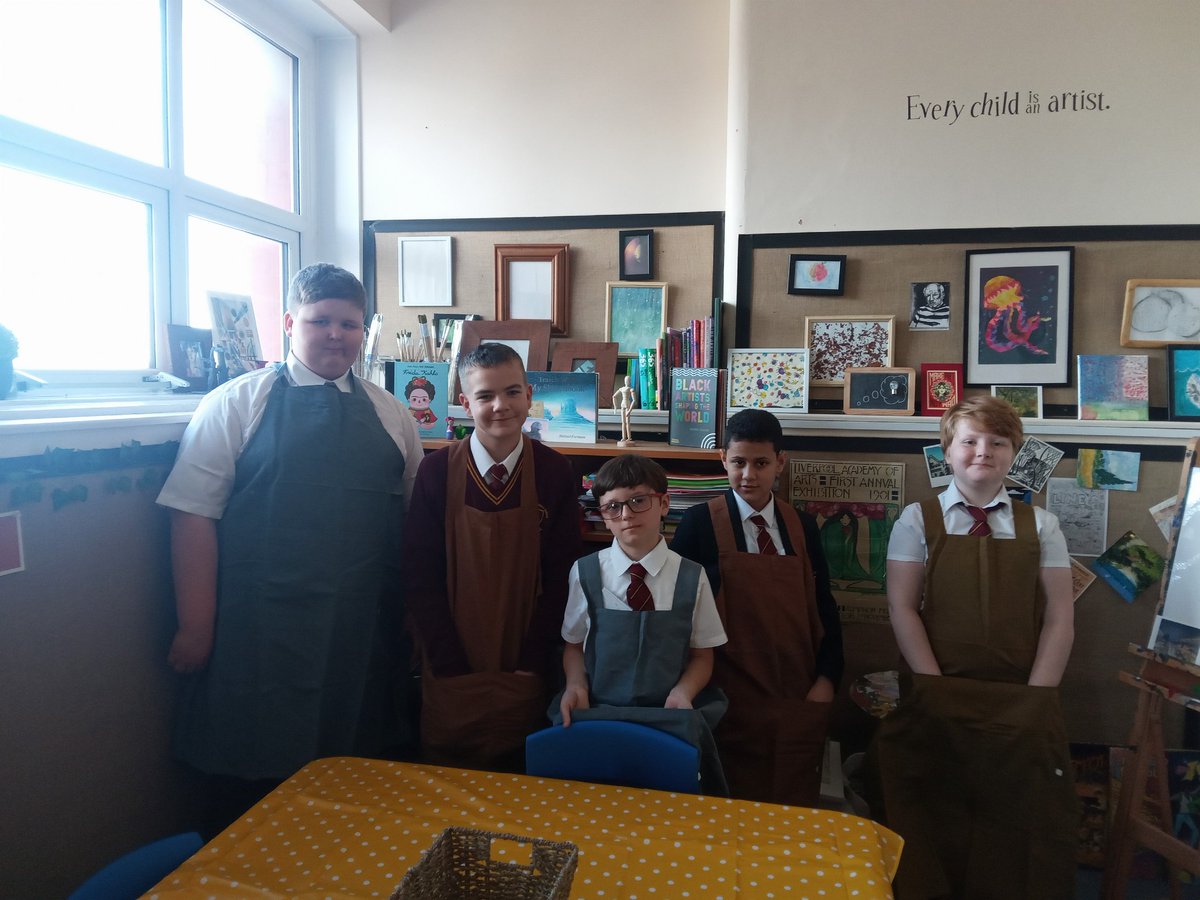We're loving our new art aprons and we had a great first day!🙌
#EveryChildIsAnArtist #Merseybeats @AnfieldRoadY6 @AnfieldRoadY4 @AnfieldPrimary