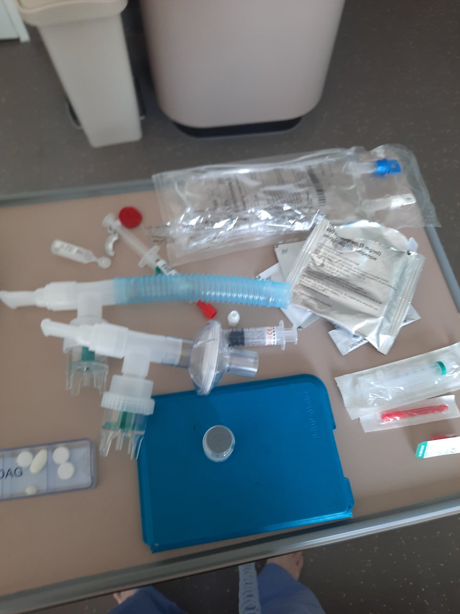 RaLf_Ke's tweet photo. Hallo wereld!!!

Vandaag is er overleg geweest tussen de longtransplantatiearts, mdl en de chirurg.
Het blijkt dat mijn blinde darm problemen geeft en gedeeltelijk in mijn dikke darm is geschoven. https://t.co/VMvnssbheH