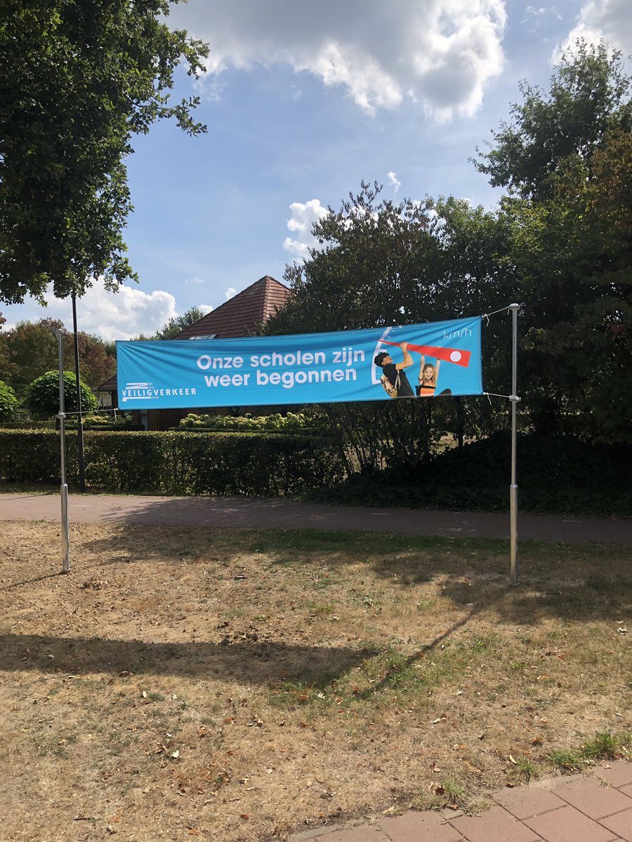 Kleppermenneke's tweet photo. De scholen zijn weer begonnen, ook in Esbeek. Nu zit er voor velen de vakantie er echt op 😕.

#Esbeek https://t.co/XLmOjSJTYq