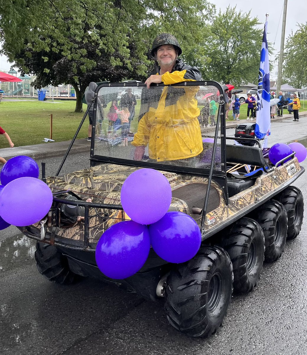 bnisbett1's tweet photo. It was a wet and rainy day in Niagara but that didn’t stop us from celebrating in the annual Merriton Labour Day parade! #HappyLaborDayWeekend #CUPEON #CUPE #LabourDay #Solidarity @CUPEOntario @osbcucscso https://t.co/nIr0HqgDkQ