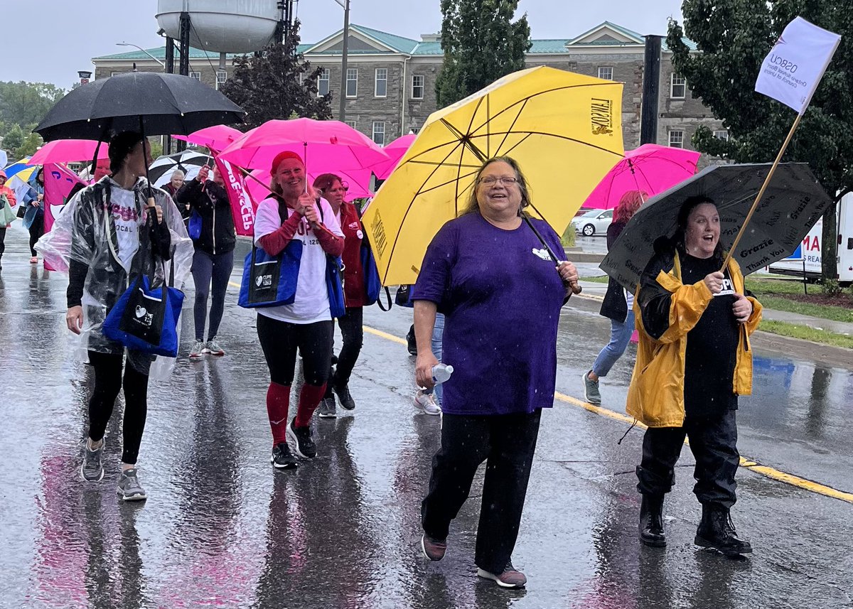 bnisbett1's tweet photo. It was a wet and rainy day in Niagara but that didn’t stop us from celebrating in the annual Merriton Labour Day parade! #HappyLaborDayWeekend #CUPEON #CUPE #LabourDay #Solidarity @CUPEOntario @osbcucscso https://t.co/nIr0HqgDkQ