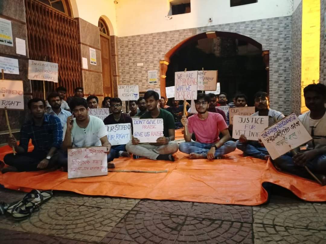midnight sit-in protest (অবস্থান বিক্ষোভ, Day -21)
#increase_veterinary_intern_stipend
#increase_veterinary_internship_allowance
<a href="/MamataOfficial/">Mamata Banerjee</a> <a href="/SwapanDebnath98/">Swapan Debnath</a> <a href="/narendramodi/">Narendra Modi</a> <a href="/WBTMCPofficial/">West Bengal Trinamool Chhatra Parishad</a>
<a href="/AITCofficial/">All India Trinamool Congress</a> <a href="/HomeBengal/">HOME DEPARTMENT - GOVT. OF WEST BENGAL</a> <a href="/atul1chaturvedi/">atul chaturvedi</a> @Murugan_MoS <a href="/Dept_of_AHD/">Dept of Animal Husbandry & Dairying, Min of FAH&D</a> <a href="/presidentVCI/">Dr. Umesh C Sharma</a>