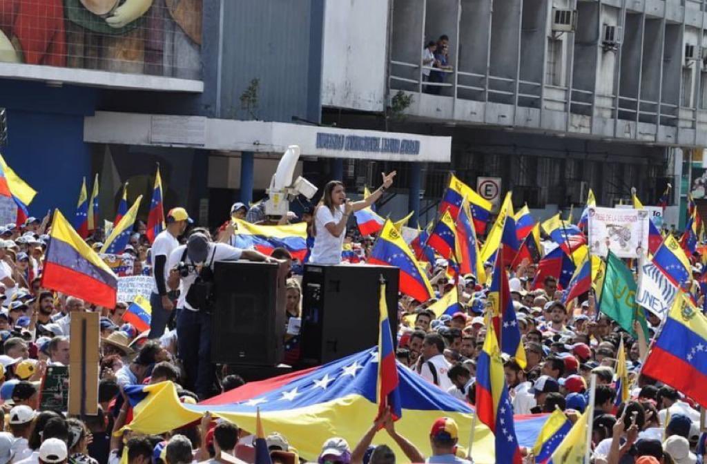edgarzambranoad's tweet photo. #5Sep | Feliz cumpleaños amada hija @zambranosoley, siempre al lado de la esperanza, con el pueblo reclamando soluciones, sin miedo, tenacidad y coraje, honrando la política buena. Ejemplo de aquella premisa “La política no es para cobardes”. Abrazos totales ¡Dios te bendiga! https://t.co/UumMU0d25b