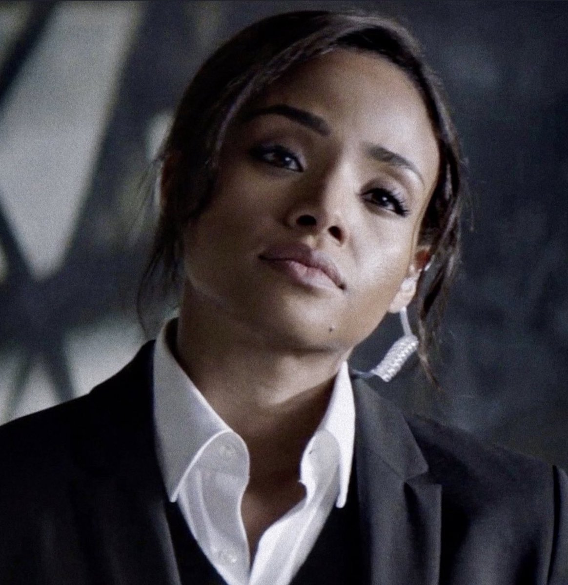 Queenray97's tweet photo. Oh #AgentMoore how I long for thee 🫢🥵🤣😍🥰😘❤️🤍 https://t.co/zd47Gb8M8B