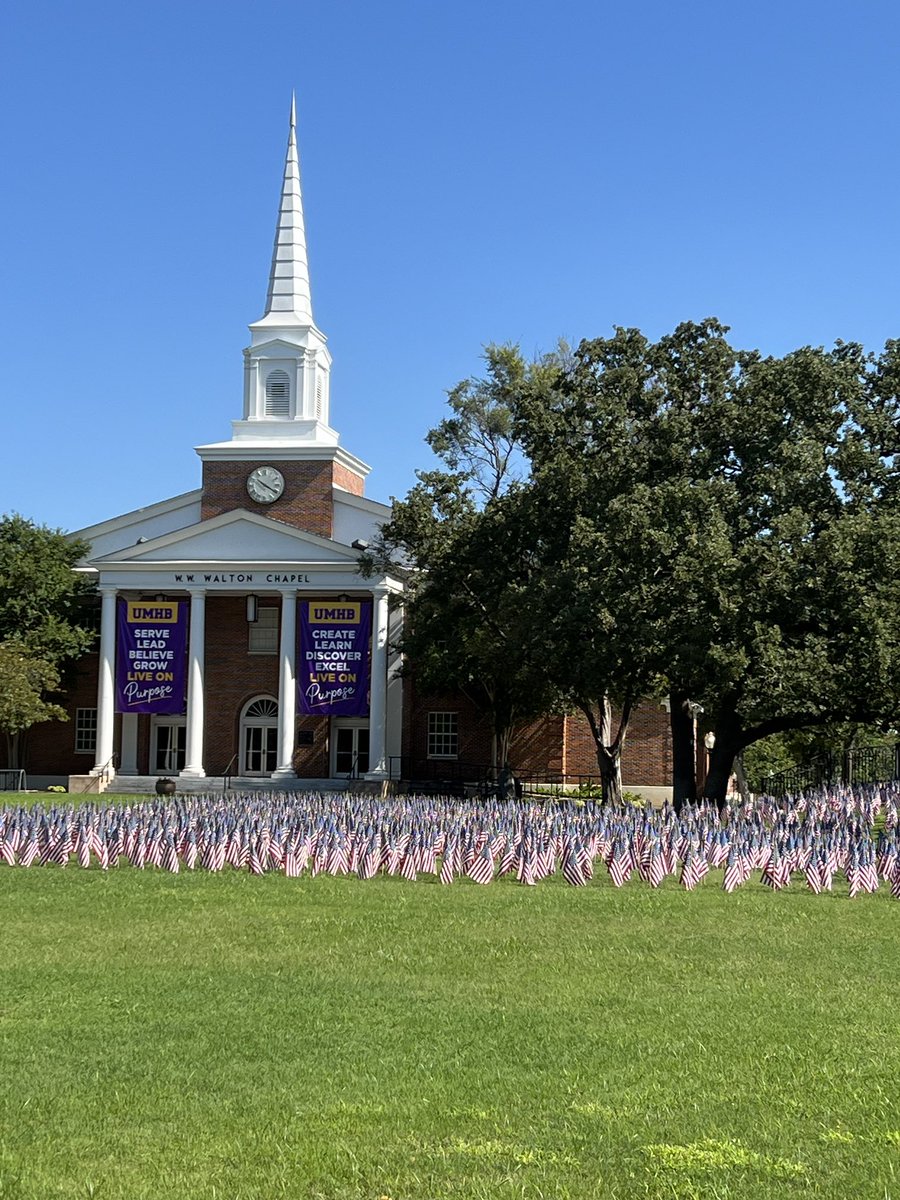 RisterMark's tweet photo. Beautiful display of faith and patriotism ⁦@UMHB⁩ #HappyLaborDay https://t.co/cobsnjypme
