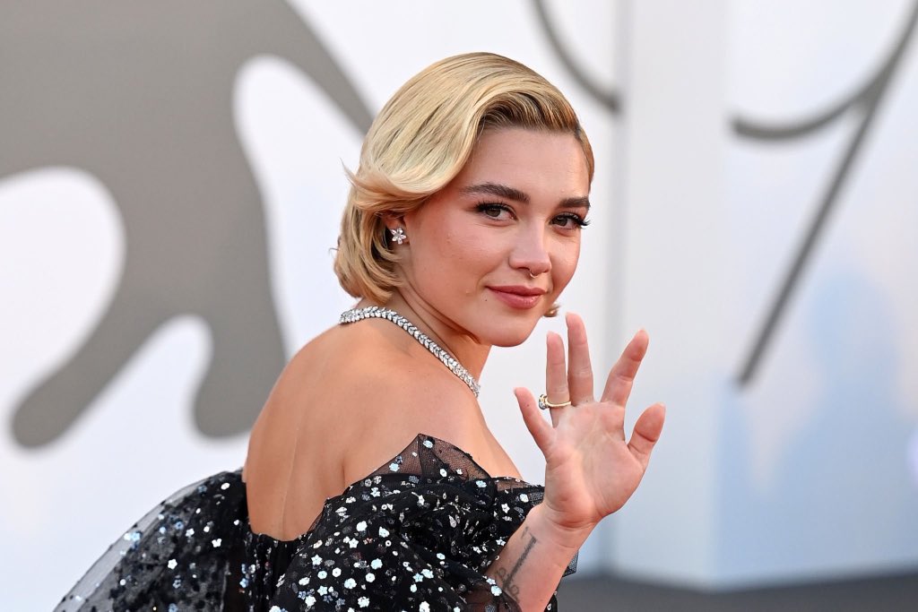 florence pugh at the world premiere of ‘don’t worry darling’ in venice