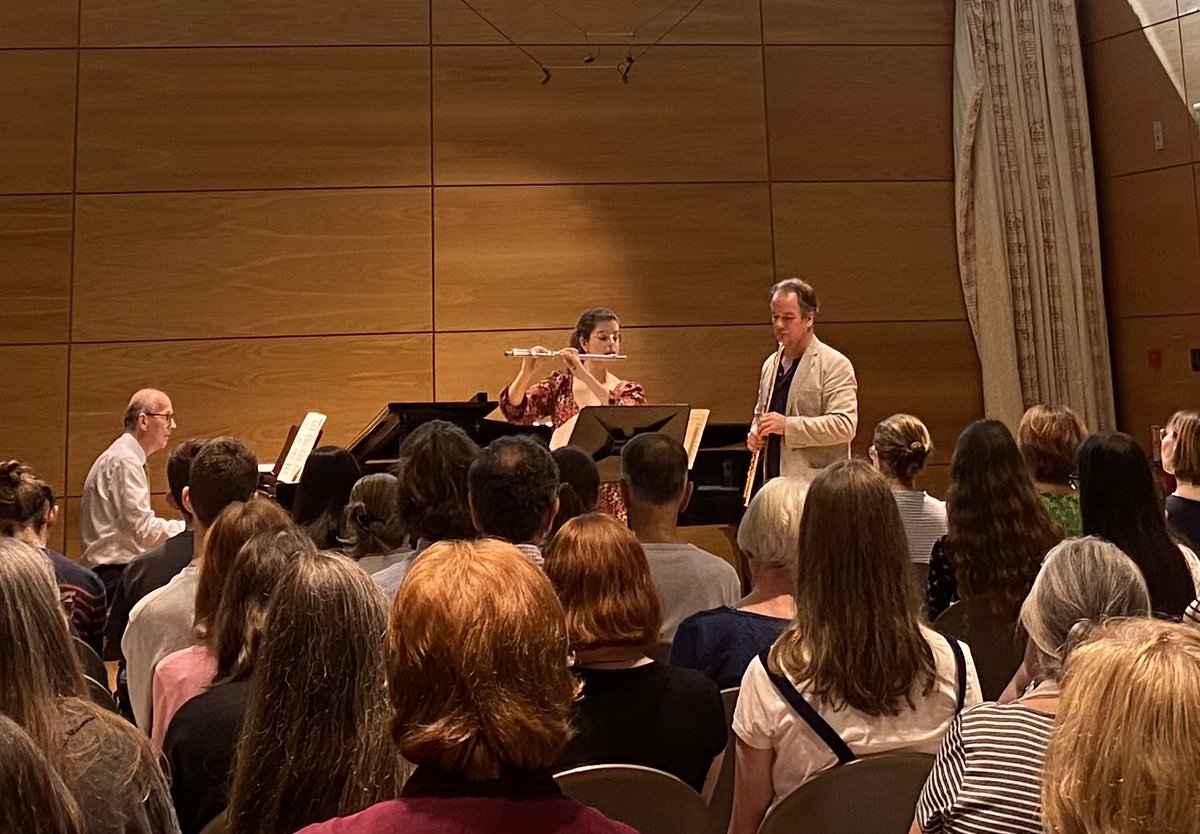 rubyflute's tweet photo. A pinch-me moment today to play for the living legend that is Emmanuel Pahud - never did I ever think I’d have such a privilege. I learned so much in those 35 minutes 😱🤩 And a big thank you to our head of woodwind Fraser for the photo!! https://t.co/CWRhxvBEqS
