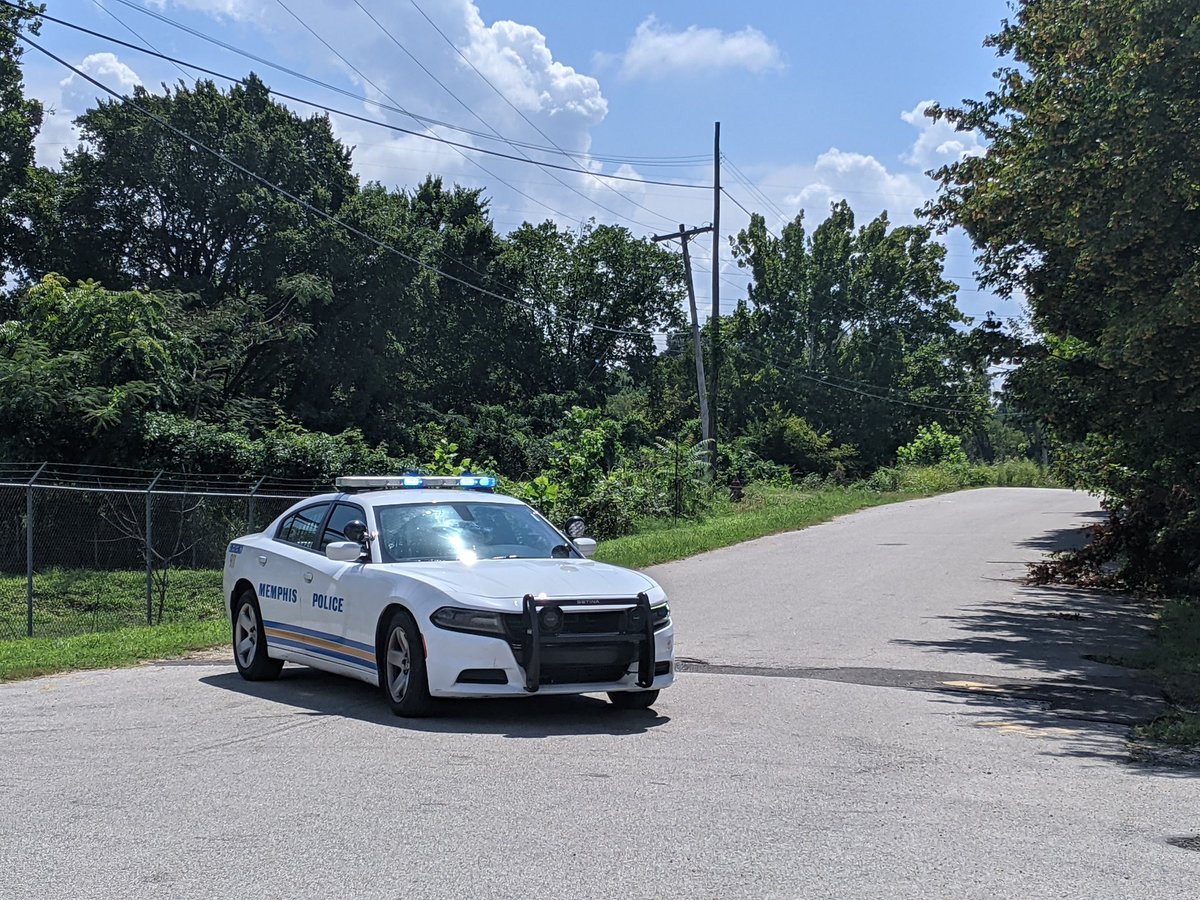 Ripple1026's tweet photo. #HappeningNow police have blocked this road in an industrial area in South Memphis. Helicopter is in the air. @ABC24Memphis working to learn if it's in any way related to the search for #elizafletcher https://t.co/15rv6Vb6ii
