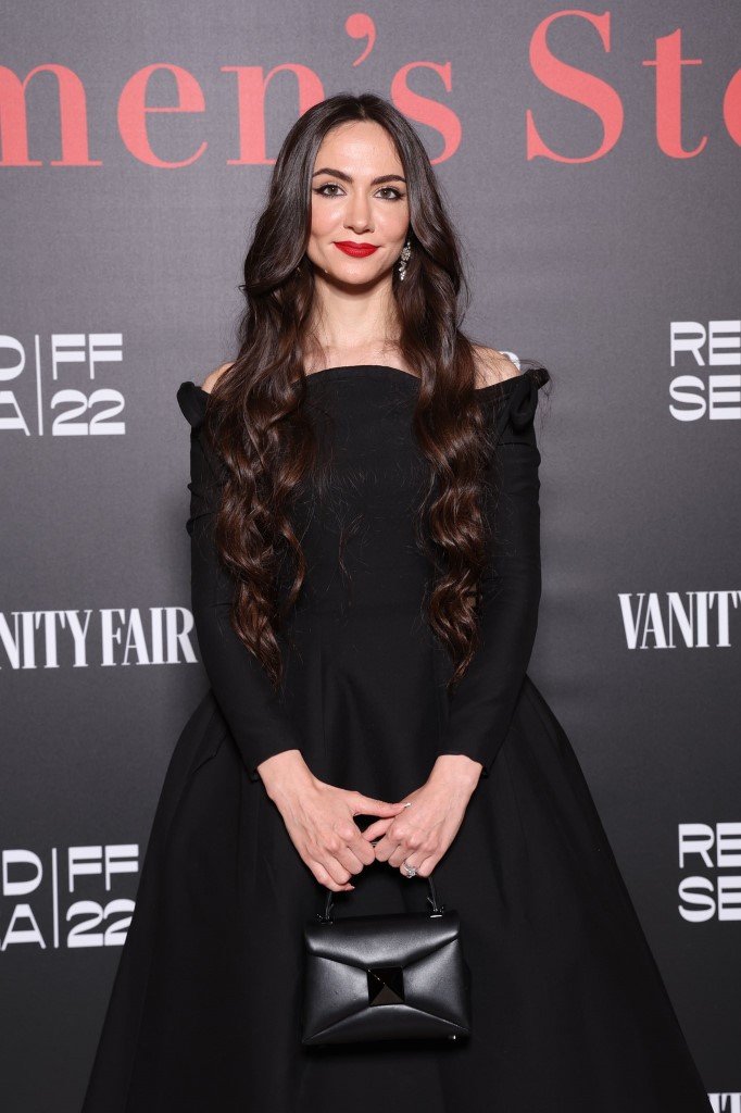 مجلة هي tweet media