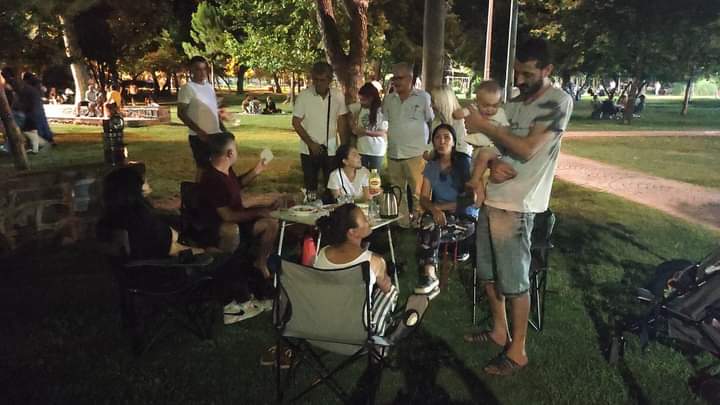 iyipartibuca35's tweet photo. Buca Hasanağa Bahçemizde Bucalı aileleri ziyaret edip İYİ Partimizin projelerini anlattık,sohbet ettik.Arkadaşlarımızla  birlikte hoşsohbet bir akşam geçirdik.
Herdaim Milletle birlikteyiz.
@meral_aksener 
@iyiparti ☀️🇹🇷 https://t.co/oaQZde3Ueh