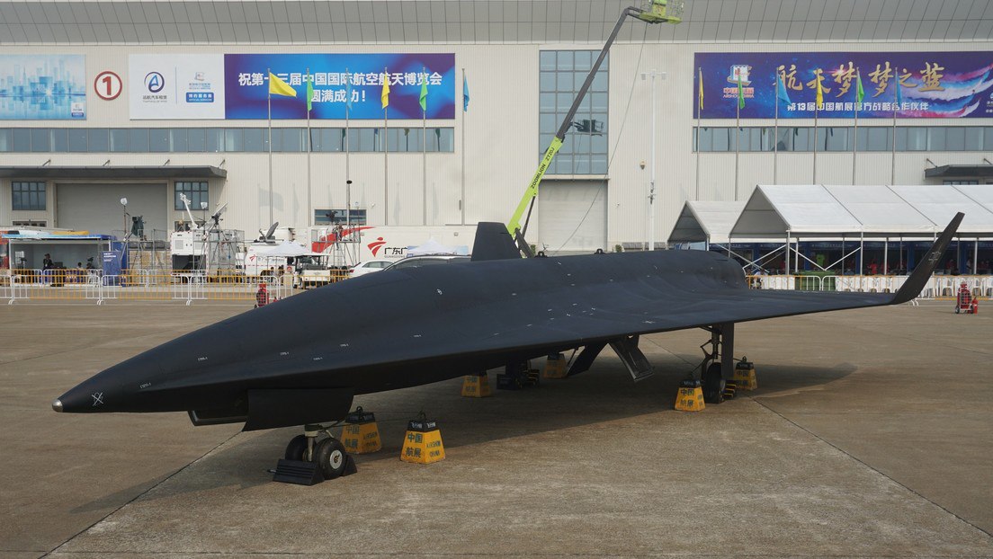 🇨🇳China exhibe el dron supersónico WZ-8, capaz de alcanzar velocidades de hasta 3.700 km/h

El vehículo aéreo no tripulado puede llegar a destruir cazas estadounidenses F-22 Raptor y F-35 Lightning