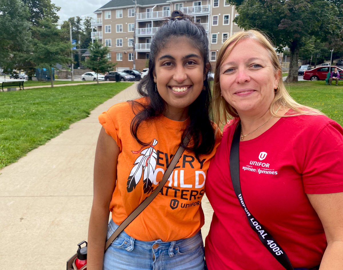 UniforTheUnion's tweet photo. #Unifor members were proud to march alongside labour siblings in #Halifax today to celebrate worker power. 

#LabourDay2022 #union #unionsforall https://t.co/2uZ498TFkx