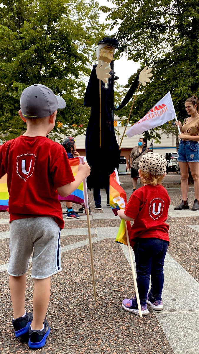 UniforTheUnion's tweet photo. #Unifor members were proud to march alongside labour siblings in #Halifax today to celebrate worker power. 

#LabourDay2022 #union #unionsforall https://t.co/2uZ498TFkx