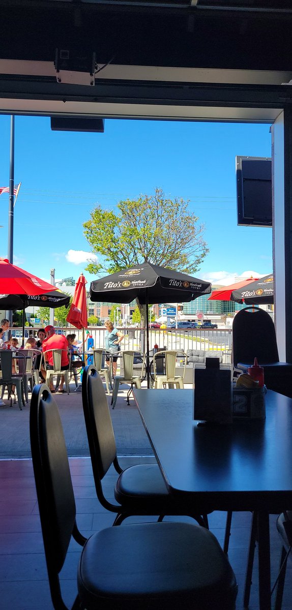 KC_Kaia's tweet photo. Garage doors open, and a view of Lambeau, about to have a drink in hand
#itsGameWeek #gopackgo https://t.co/FIBCo2vzM2