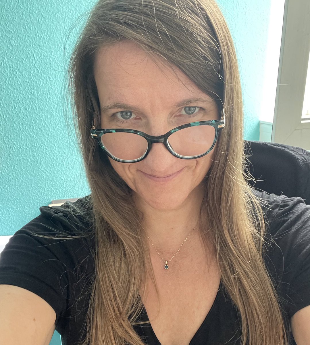 Mathehuhn's tweet photo. @mandulle Ich bin online, nur grad nicht hier... und na klar küss ich dich ganz schnell! ☺️😘😘😘 https://t.co/2874DuHNUL