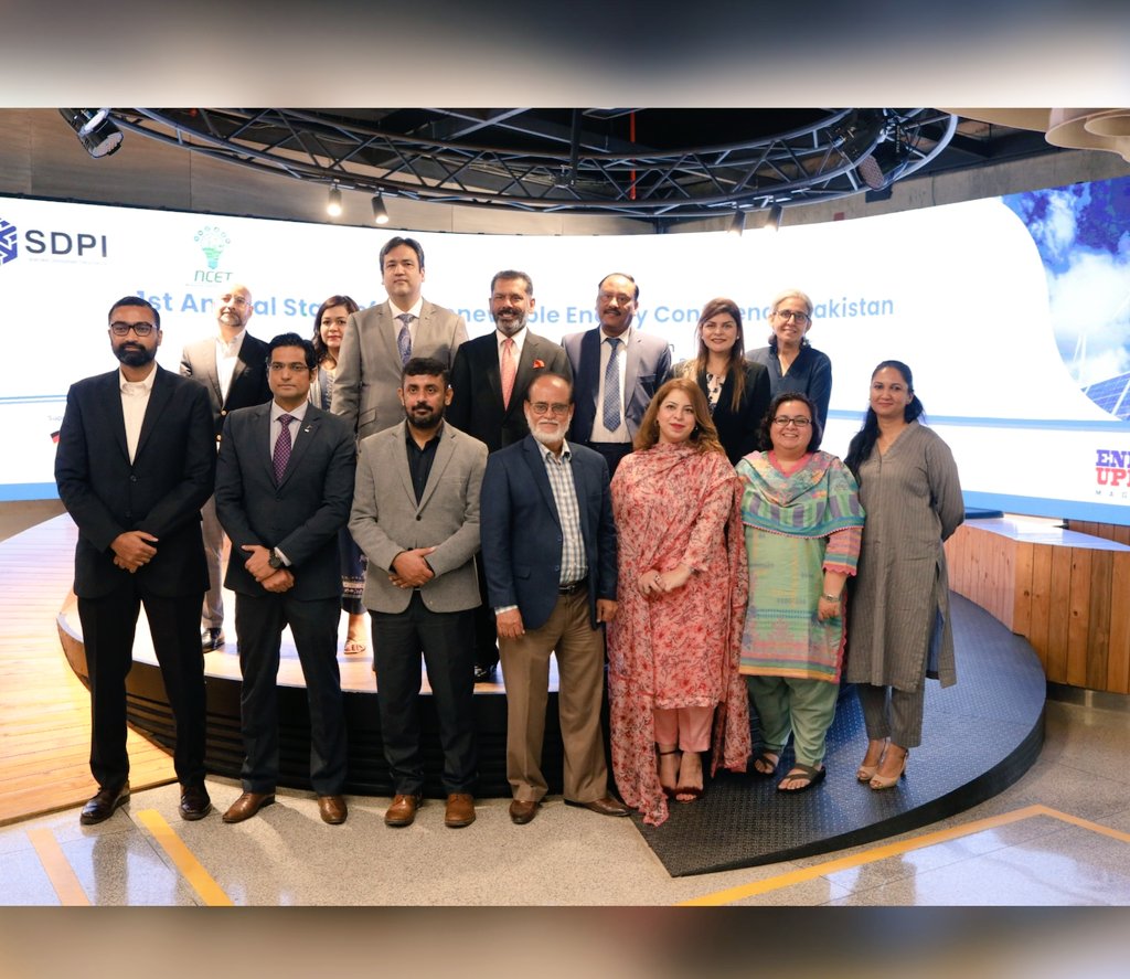 HalimaK12205616's tweet photo. Moderated at #ASREC in @Unilever by @SDPIPakistan collaborated by @energy154
 @GIZPakistan  @hirawmalik @Hinaaslam11053 @Vestas @naeemq @NTDC_Pakistan @1sakhtar @Abidsuleri @Uba1drehman_7 @ahadnazir783 @NEPRA5 @NEECA_Pakistan https://t.co/VwfgG6tkJW