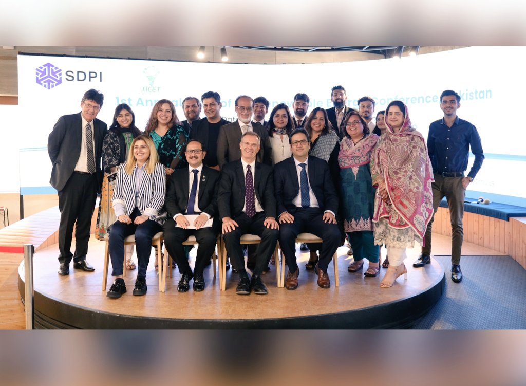 HalimaK12205616's tweet photo. Moderated at #ASREC in @Unilever by @SDPIPakistan collaborated by @energy154
 @GIZPakistan  @hirawmalik @Hinaaslam11053 @Vestas @naeemq @NTDC_Pakistan @1sakhtar @Abidsuleri @Uba1drehman_7 @ahadnazir783 @NEPRA5 @NEECA_Pakistan https://t.co/VwfgG6tkJW