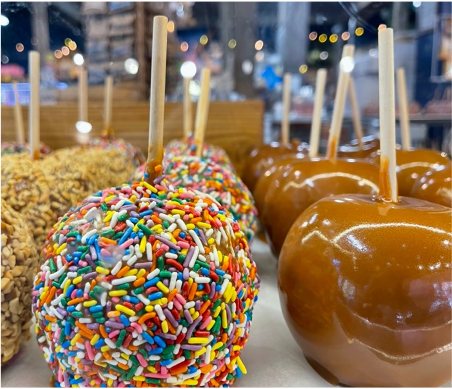 TheIslandPF's tweet photo. 🍎 An apple a day keeps the doctor away…right? 😜🍬 Come satisfy all your salty and sweet cravings with us at #TheIslandPF this weekend!
.
.
.
#PigeonForge #Tennessee #SmokyMountains #WeekendMood #SweetTooth #Cravings #Vacation #Yummy #Saturday #CandyKitchen https://t.co/icHigMZV4s