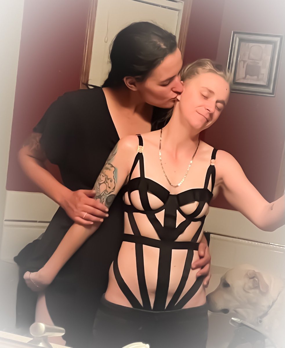 Dom007Master's tweet photo. @KarenSub35 Thats hot af , we’re in canada so we don’t have cash apps makes me sad 😢 https://t.co/abQ7HxaT6H