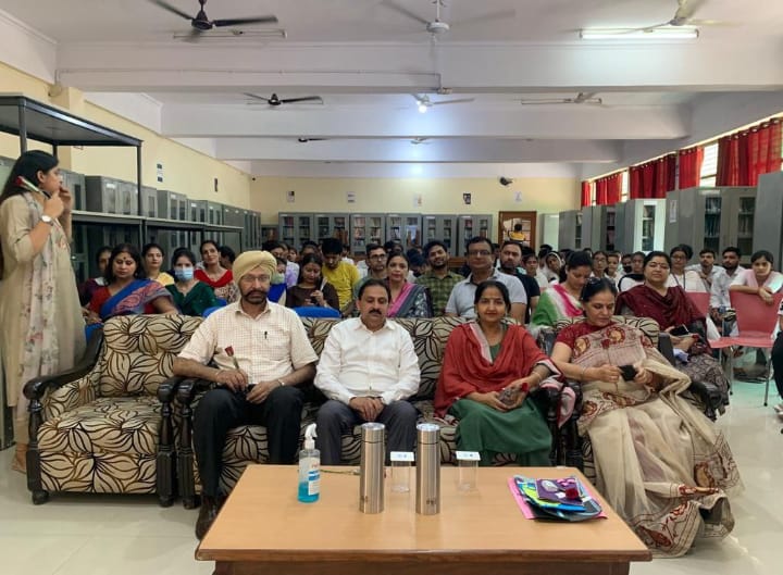 GDC_RS_Pura_NCC's tweet photo. On the occasion of teacher's day NCC SW Cdts(2J&amp;K Girls BN)from GDC RS Pura,Jammu organises cultural programme to celebrate the birthday of our former President Dr Sarvepalli Radhakrishnan.
#HappyTeachersDay2022
@DteJKL
@prodefencejammu
@HQ_DG_NCC 
@adgpi 
@RanjanMahajan6 https://t.co/dfvgZrsgqQ