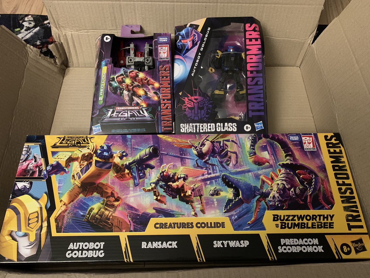 terbot1's tweet photo. Bug alert! Thanks to @InDemandToys for this parcel of small smashers! #Transformers #goldbug #redcog https://t.co/xvNEp0k50l